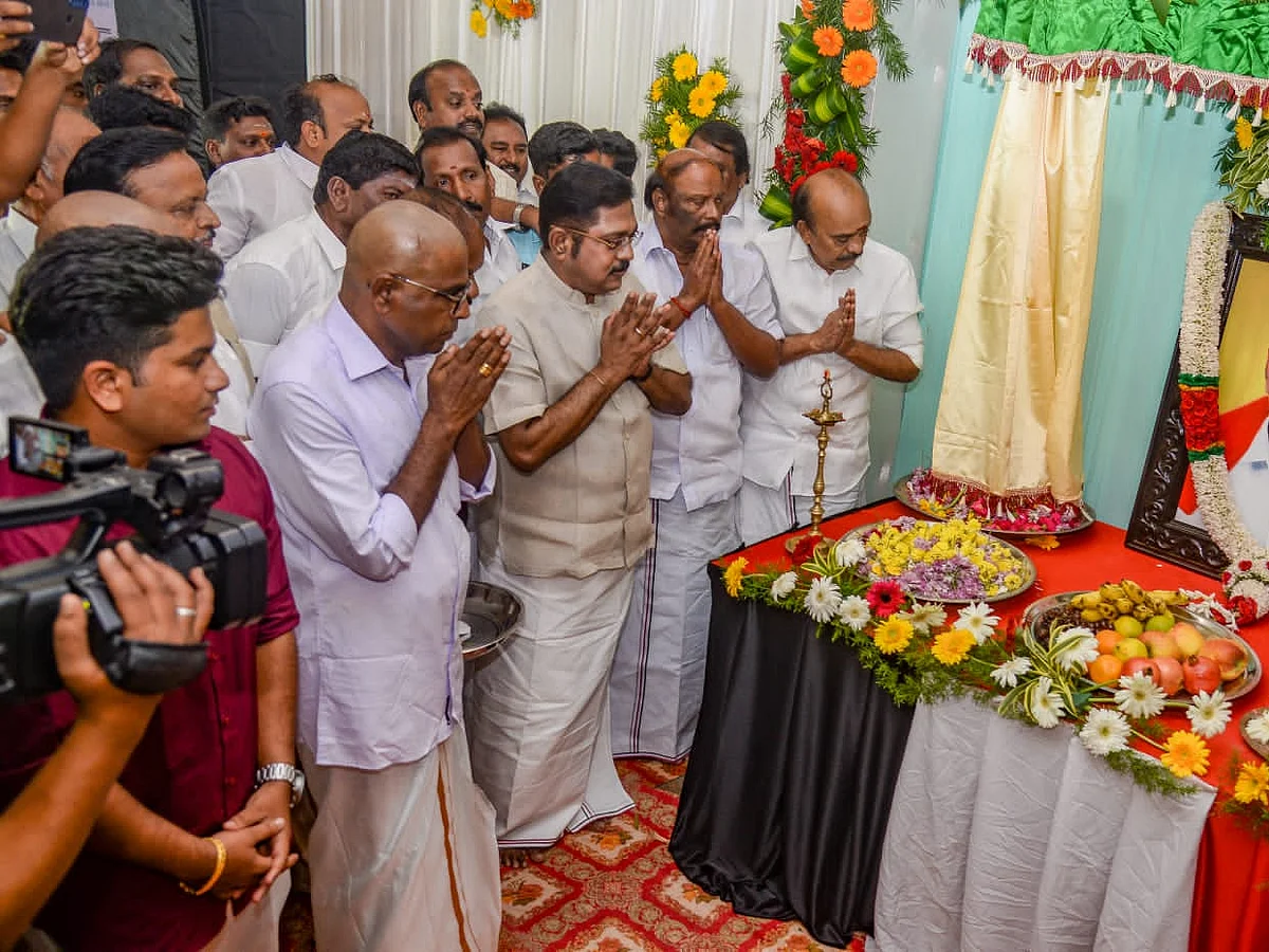 "அதிமுக-வுக்காக பன்னீர்செல்வம் போராடிவருகிறார்!" - டி.டி.வி.தினகரன்