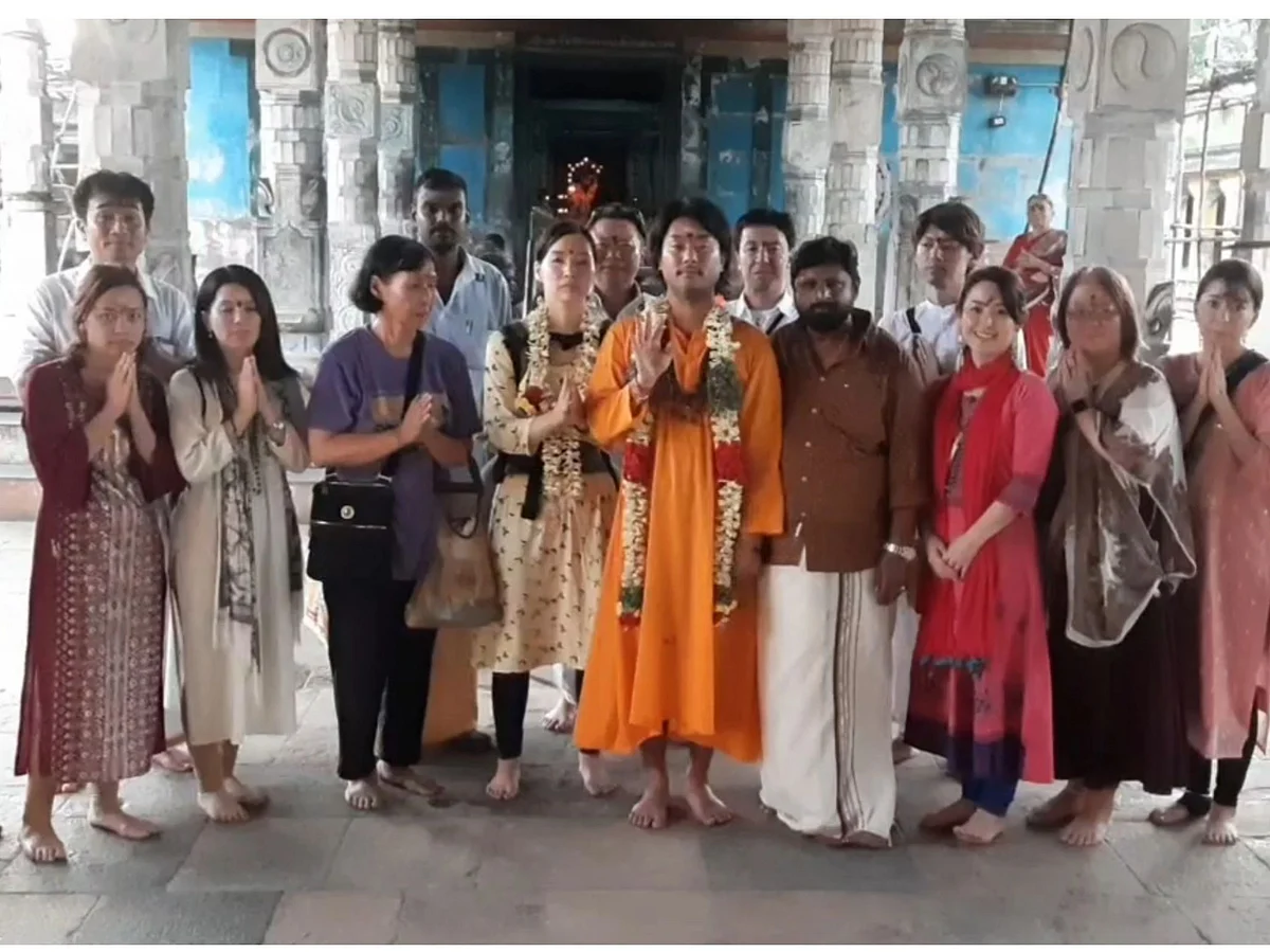 சீர்காழி கோயில்களுக்கு ஜப்பான் நாட்டினர் வருகை - கொரோனாவிலிருந்து விடுபட வேண்டி சாமி தரிசனம்!