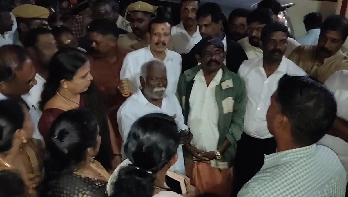 கோட்டாறு காவல்நிலையத்தில் திரண்ட பா.ஜ.க-வினர்
