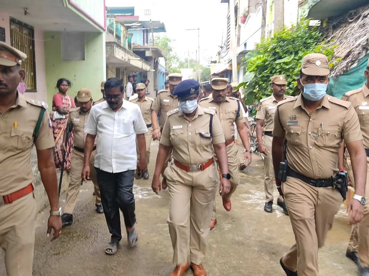 கும்பகோணம்: இந்து முன்னணி நிர்வாகி வீட்டில் பெட்ரோல் குண்டுவீச்சு - தஞ்சாவூர் எஸ்.பி விசாரணை!