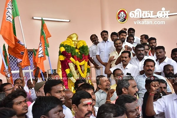 வ.உ.சி மணிமண்டபத்தில் பா.ஜ.க-வினர்