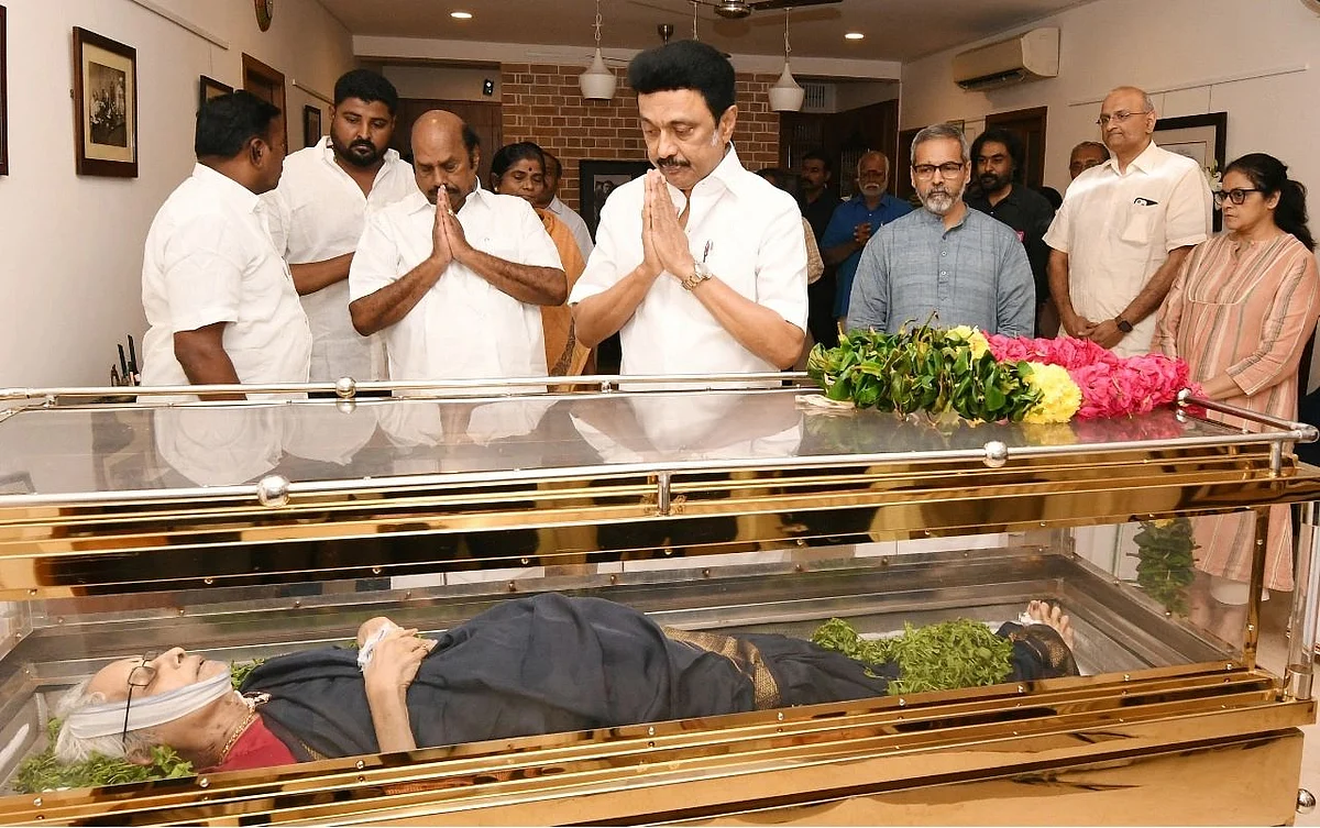 திருமதி சரோஜா பாலசுப்ரமணியன் மறைவு | முதல்வர் ஸ்டாலின் நேரில் அஞ்சலி