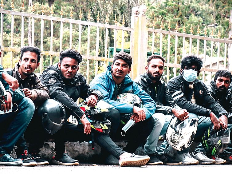 ‘‘எங்ககூட சேர்ந்து டிராவல் பண்ணிப் பாருங்க…!’’
– ‘Throttle Headz Coimbatore’ கிளப்பினர்