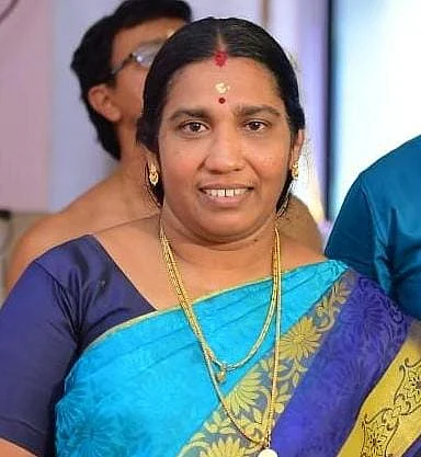 கிரீஷ்மாவின் தாய் சிந்து
