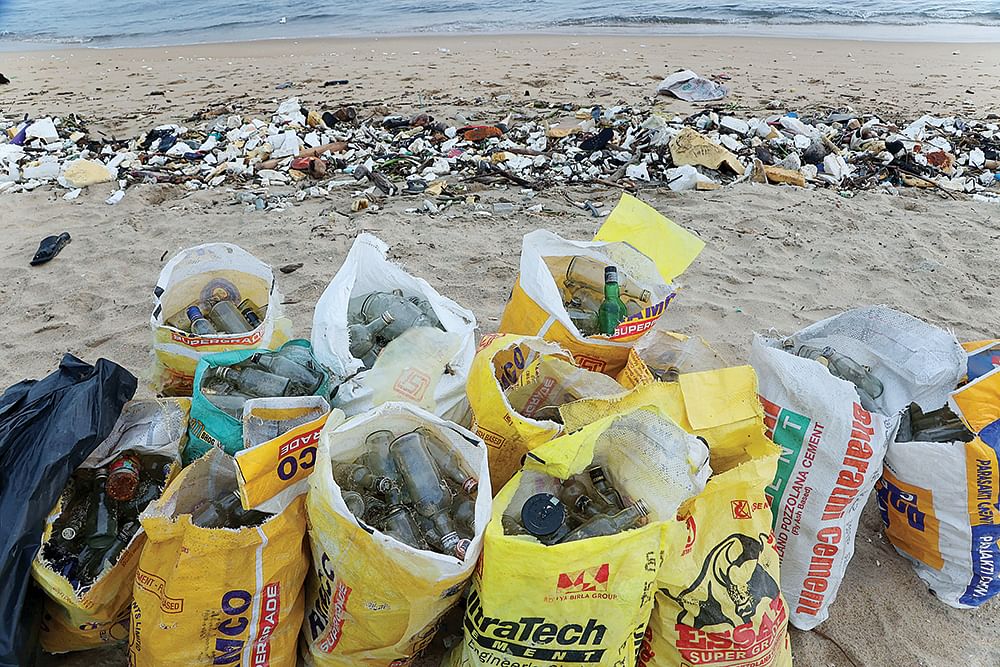 கரையெல்லாம் கழிவு... மீன்வலையிலும் பிளாஸ்டிக்... குப்பைக் கடலா மெரினா?!