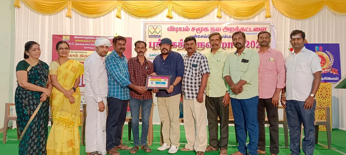 ஜோ.மல்லூரிக்கு நினைவுப்பரிசு.