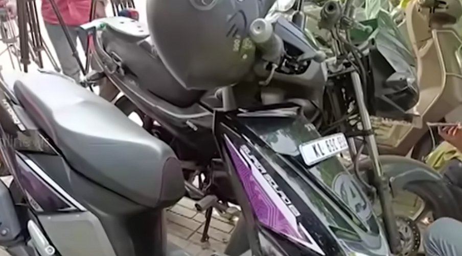 பறிமுதல்செய்யப்பட்ட ஸ்கூட்டர்