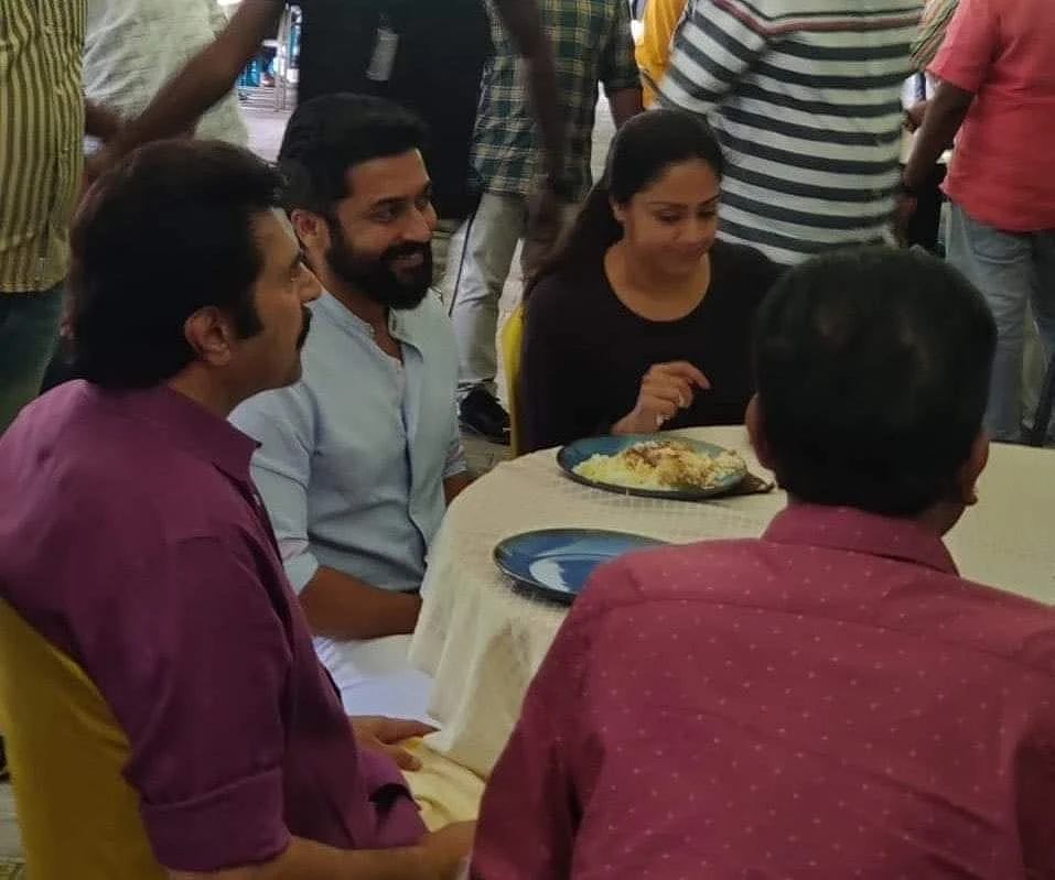 படக்குழுவினருடன் சாப்பிட்ட சூர்யா