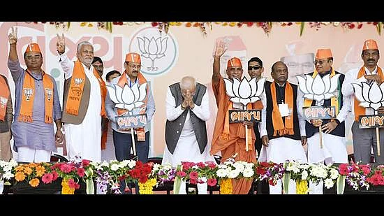 ``இந்தியைப் புரிந்துகொள்ள முடியும்; மொழிபெயர்க்க வேண்டாம்" - ராகுல் காந்தியை இடைமறித்த நபர்