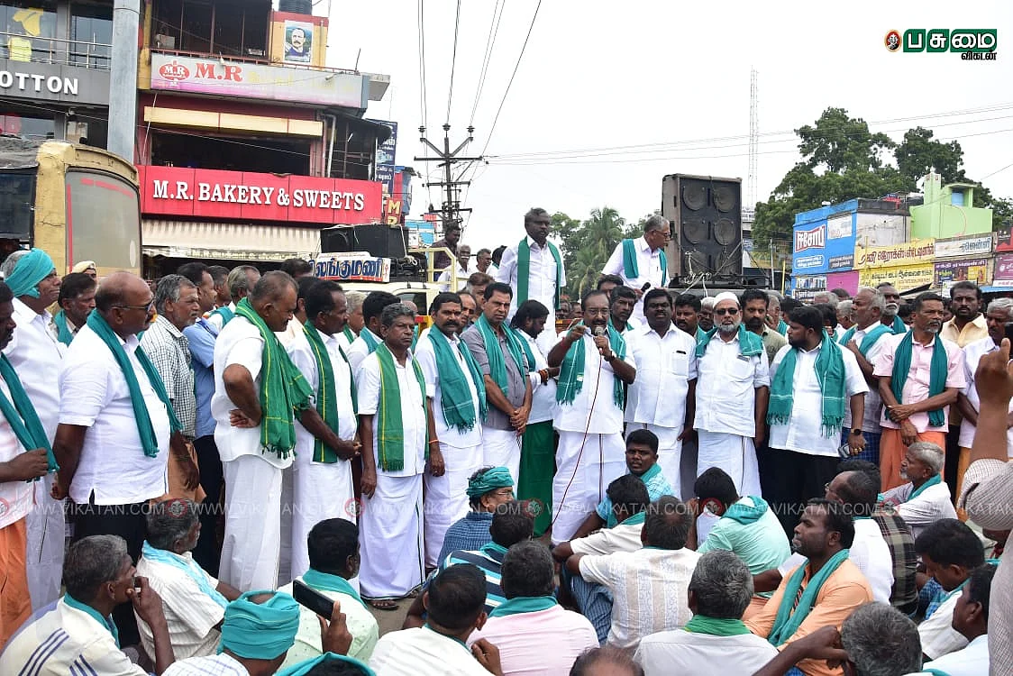 போராட்டத்தில் பங்கேற்ற அ.தி.மு.க அமைப்பு செயலாளர் ஜக்கையன்