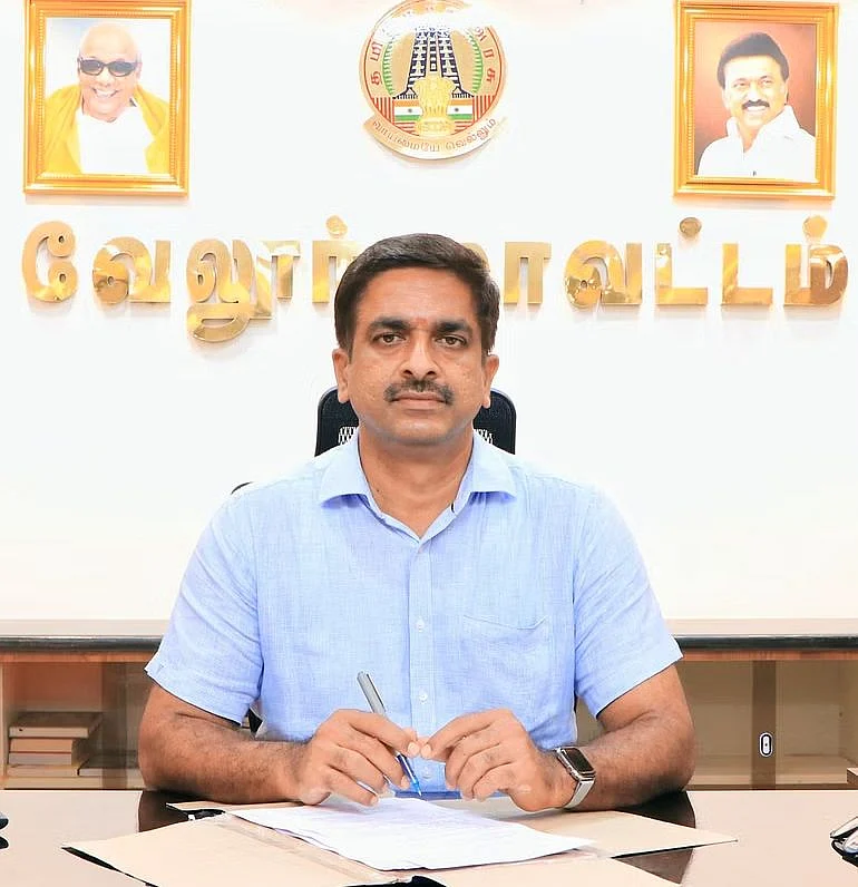மாவட்ட ஆட்சியர் குமாரவேல்பாண்டியன்