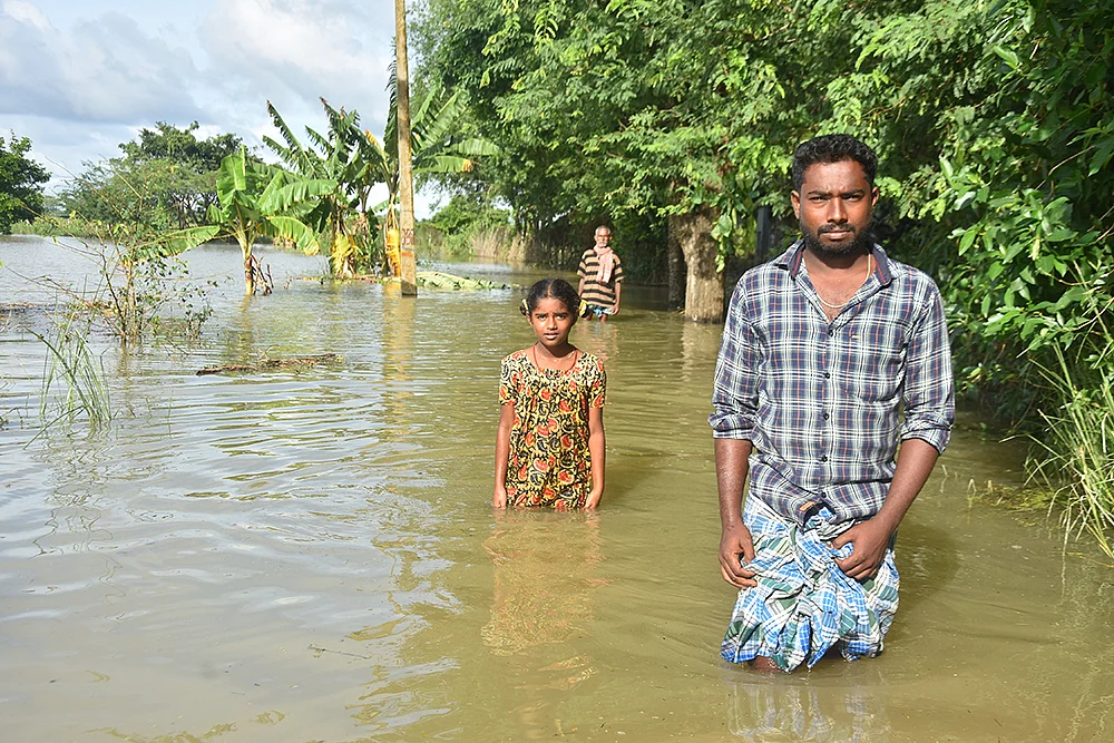 “கொஞ்சம் அசந்திருந்தால் எங்கள் பிணம்தான் ஒதுங்கியிருக்கும்” - துயரத்தில் மயிலாடுதுறை மக்கள்