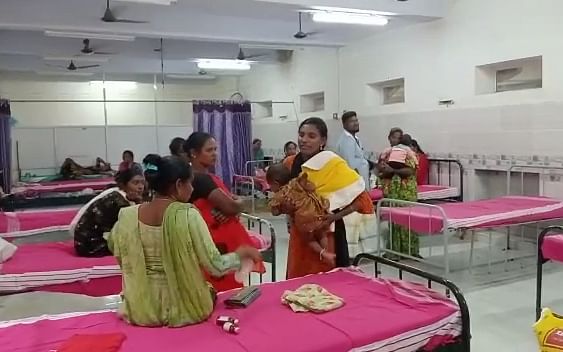 பல்லி விழுந்த உணவைச் சாப்பிட்ட அங்கன்வாடிக் குழந்தைகளுக்கு வாந்தி, மயக்கம்; மருத்துவமனையில் அனுமதி