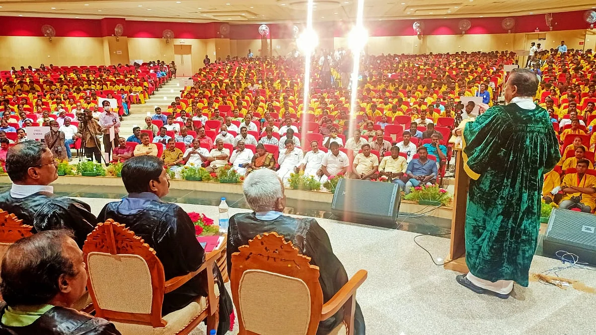 அரங்கத்தில் அமைச்சர் பொன்முடி