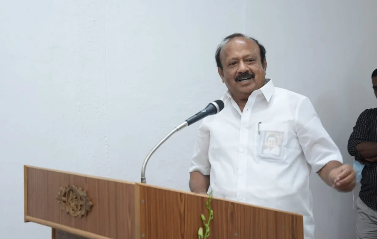 உழவர் நலத் துறை அமைச்சர் எம். ஆர். கே. பன்னீர்செல்வம்.