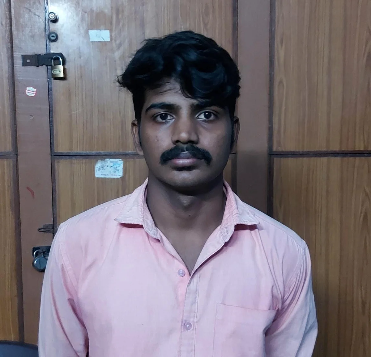 கைது செய்யப்பட்ட அரவிந்த்.