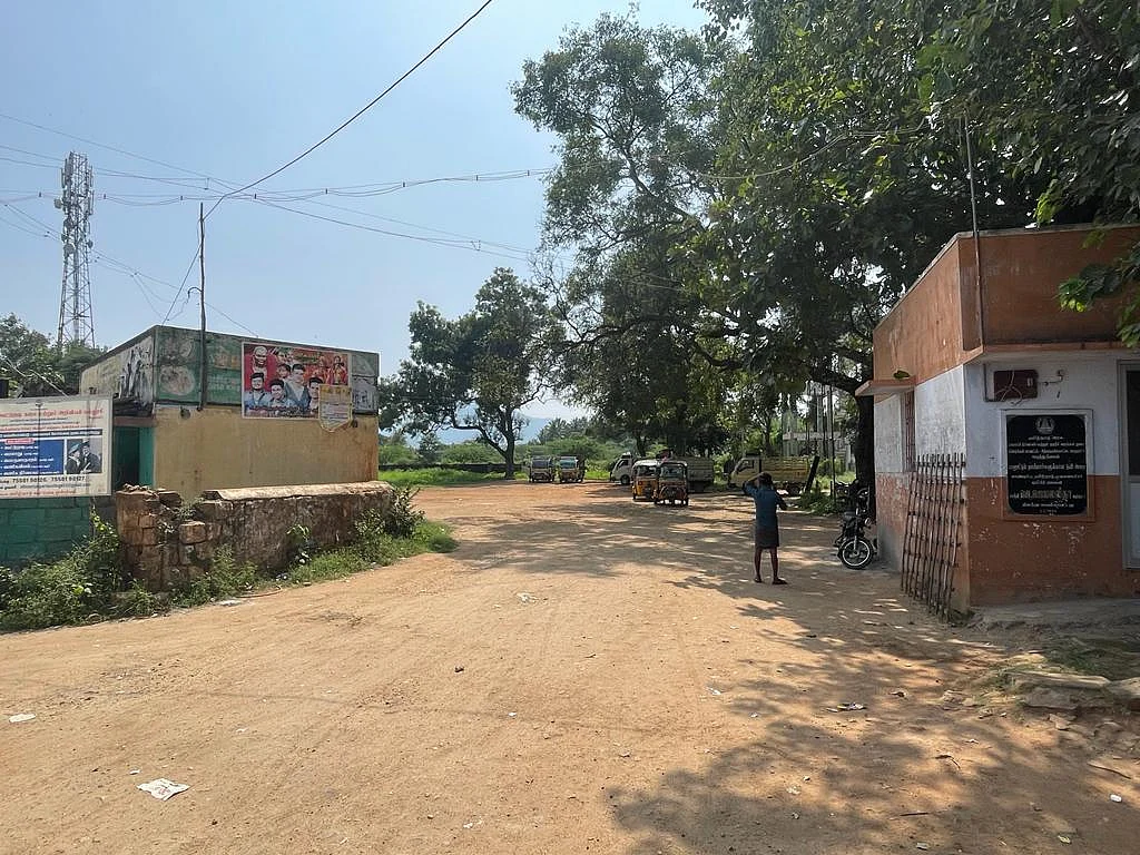 பேருந்து நிலைய நுழைவு வாயில்