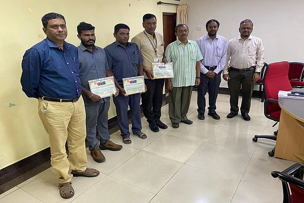 ரயில்வே ஊழியர்களுக்குப் பாராட்டு