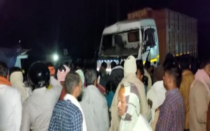 பீகார்: சாலையோரக் கோயிலில் வழிபாடு; கட்டுப்பாட்டை இழந்த லாரி மோதி விபத்து - 12  பக்தர்கள் பலி!