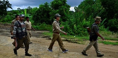 அஸ்ஸாம் - மேகாலயா எல்லையில் துப்பாக்கிச்சூடு: 6 பேர் பலி... இணைய சேவை துண்டிப்பு - தொடரும் பதற்றம்!