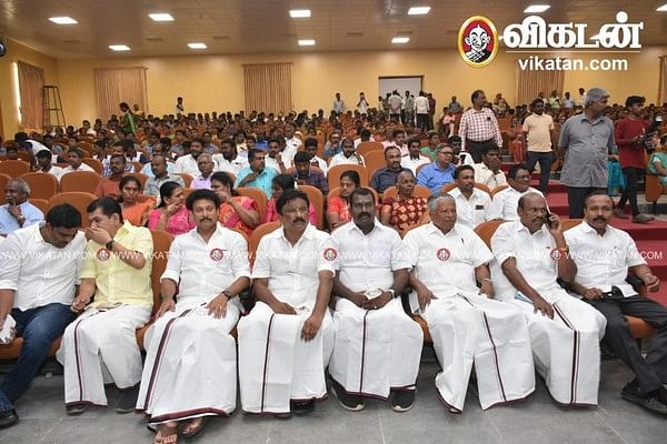 விழாவில் பங்கேற்ற பிரமுகர்கள்