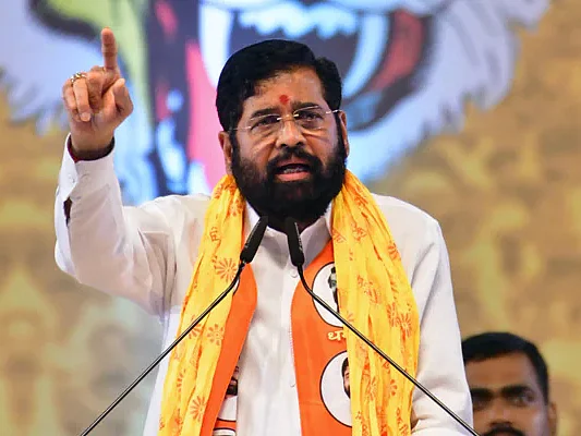 ``கர்நாடகாவுக்கு ஒரு கிராமத்தைக்கூட விட்டுக்கொடுக்க மாட்டோம்'' - மகாராஷ்டிரா அரசு திட்டவட்டம்