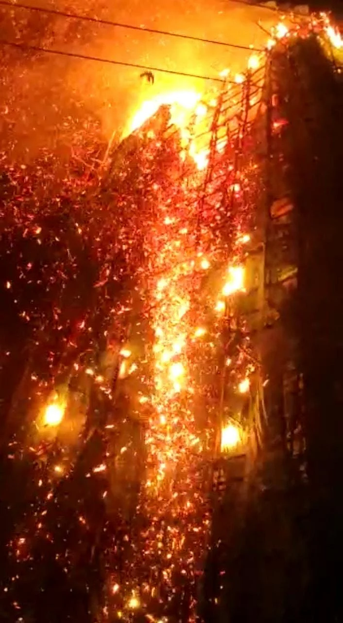 கோபுரத்தில் தீ