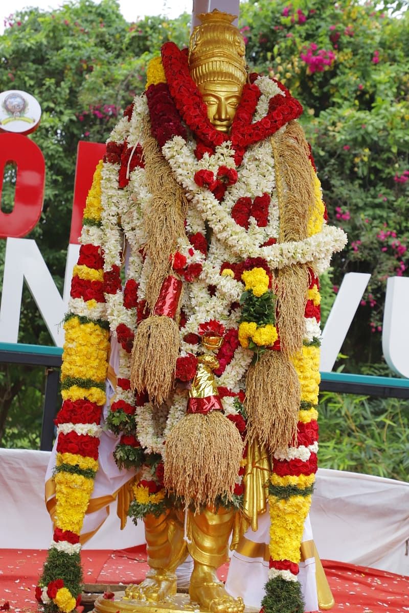 நெல் மாலையில் ராஜராஜ சோழன்