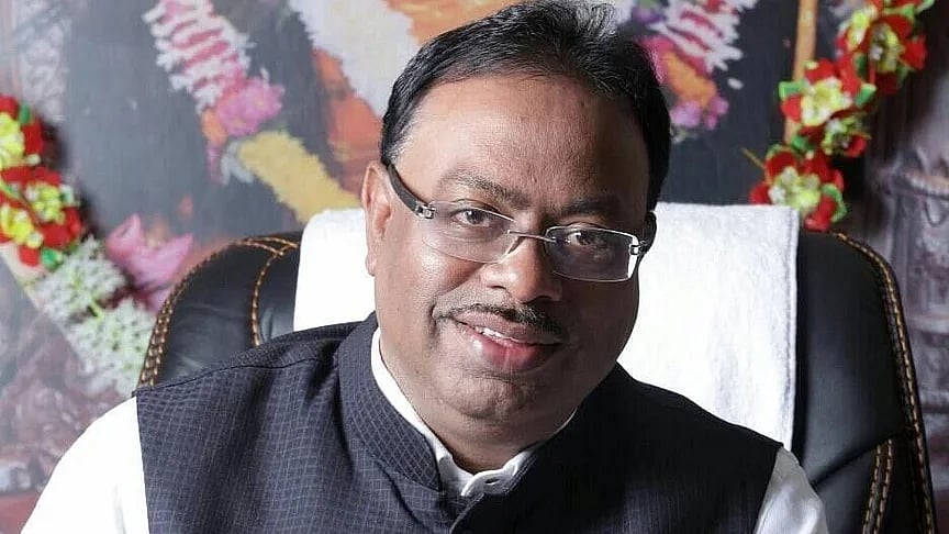 ``சரத்பவார் வைத்த பில்லிசூனியம்; உத்தவ் தாக்கரே சிக்கிக்கொண்டிருக்கிறார்” - பாஜக தலைவர் பவன்குலே