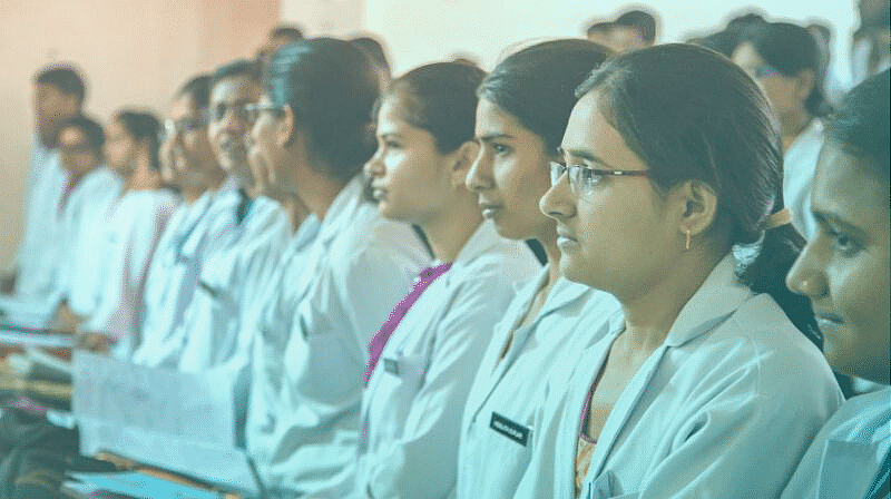 MBBS: பயிற்சிக்காக காத்திருக்கும் வெளிநாட்டில் பயின்ற மருத்துவ மாணவர்கள்; விடைசொல்லுமா அரசு?