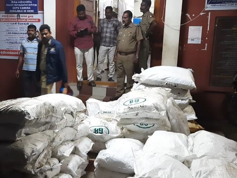 ஈரோடு: மாட்டுச் சாணம் ஏற்றிச் சென்ற லாரி... சோதனையில் சிக்கிய 2 டன் போதைப்பொருள்கள்!