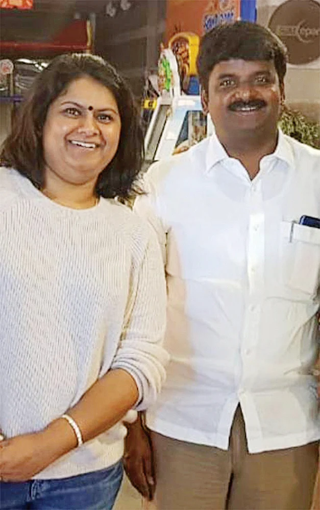 ஷர்மிளா, விஜயபாஸ்கர்