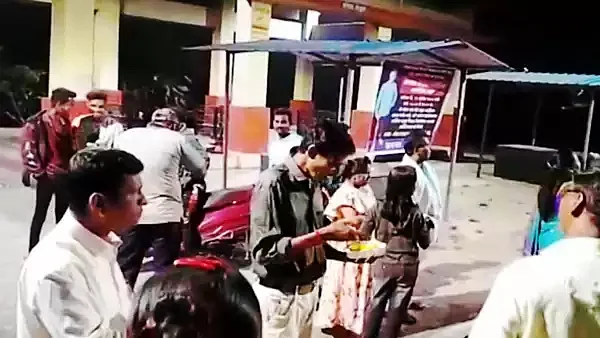 சுடுகாட்டில் பிரியாணி