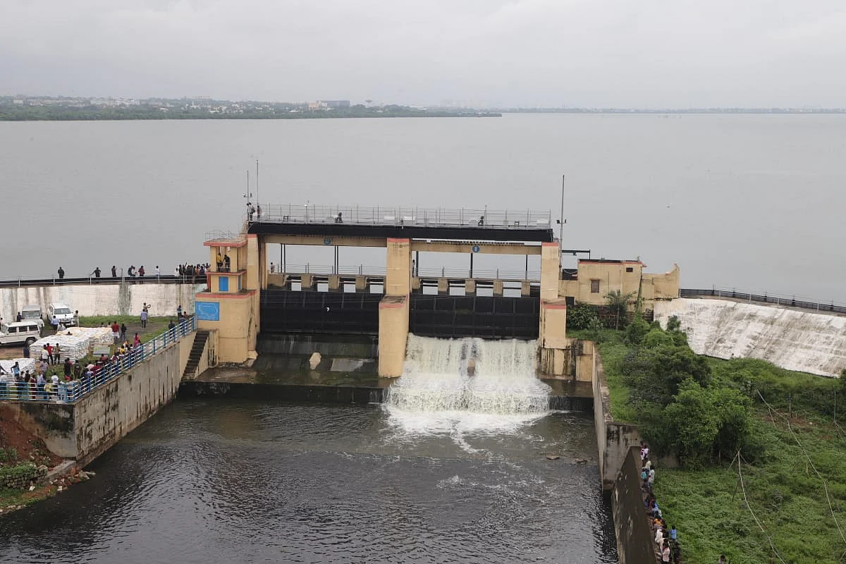 புழல் ஏரியில் நீர் திறப்பு