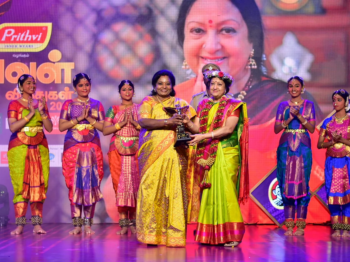 ``ஆளுநர் தமிழிசை அரசியலுக்கு அப்பாற்பட்டவர்'' - தமிழன்னை விருது பெற்ற பத்மா சுப்ரமணியம்!