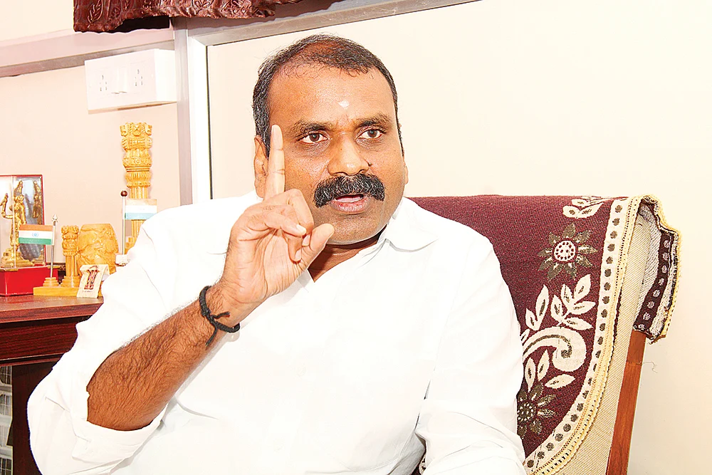 ஆளுநருக்கு எதிராக பூச்சாண்டி காட்டுகிறார்கள்! - தமிழ்நாடு வளர்ந்திருக்கிறது என்பது கட்டுக்கதை...