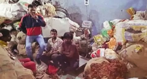 ரயில் எஞ்சினை திருடிய கும்பல்