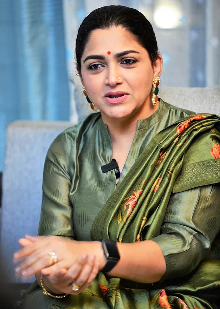 “உங்கள் வீட்டுப் பெண்களுக்கு ஒரு நியாயம்... எனக்கு ஒரு நியாயமா?” - கேட்கிறார் குஷ்பு