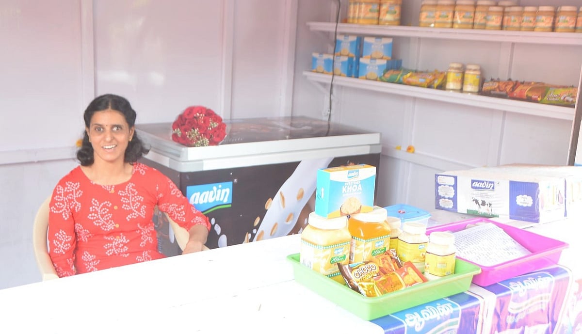 ஆயுதத்தைத் தூக்கியெறிந்த பெண் மாவோயிஸ்ட் - மனம் திருந்தியதால் தமிழக அரசு செய்த உதவி!