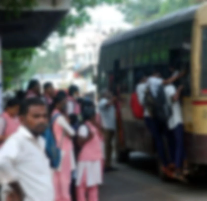 படியில் தொங்கி மரணிக்கும் மாணவர்கள் - போதுமான பேருந்து வசதி இல்லாதது மட்டுமே காரணமா?!