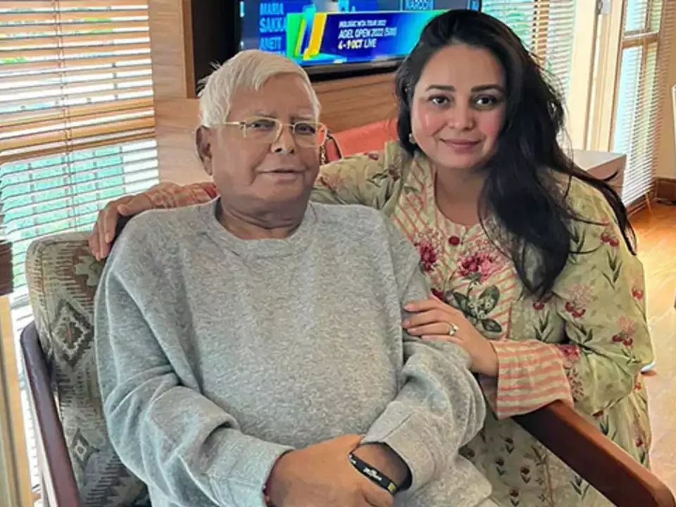 "எனது அப்பாவுக்காக எதையும் செய்வேன்!"- தந்தை லாலு பிரசாத்திற்குச் சிறுநீரக தானம் கொடுக்கும் மகள்