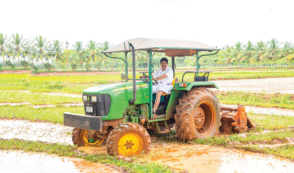 உழவுப் பணியில் கு.ப.கிருஷ்ணன்