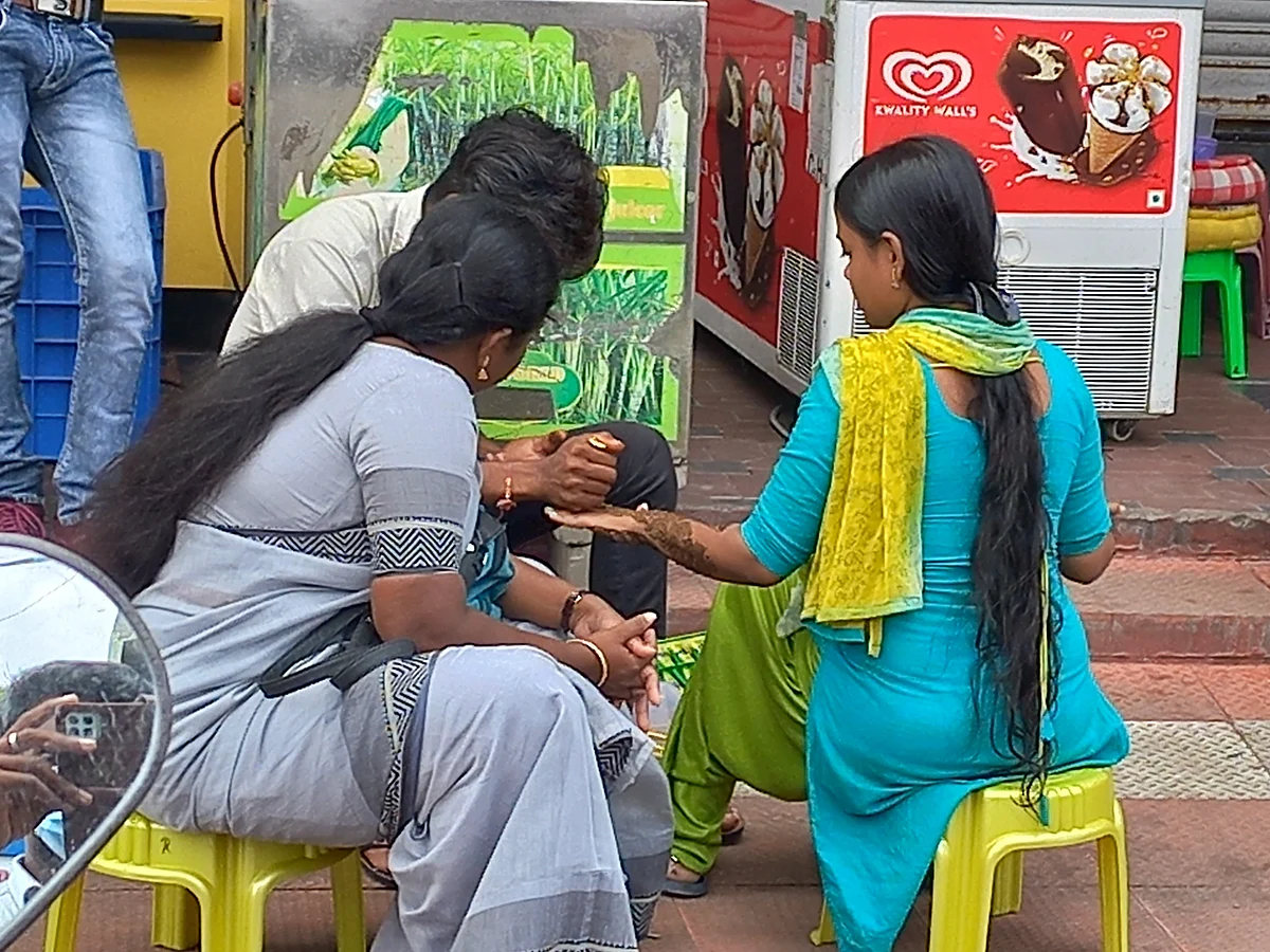 பிரபல ஜவுளி நிறுவனக் கிளைகளில் திடீர் ஐ.டி ரெய்டு; நான்கு மாவட்டங்களில் காலை முதல் தொடர் சோதனை!