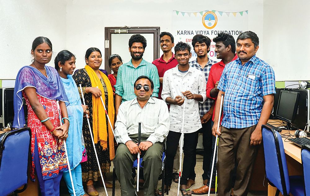 மாரத்தான் மனிதர்கள் - 12 - பார்வைச்சவால் மனிதர்களின்
வெளிச்சம்!