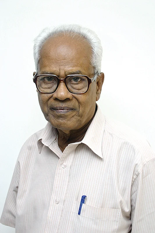 முன்னணி நடிகர்களின் பின்னணி ஹீரோ!