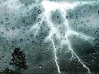 வேலூர்: `23 இடங்கள் மழையால் பாதிக்கப்படக்கூடியவை’ - நிவாரண முகாம்கள் தயார்; உதவி எண்களும் அறிவிப்பு