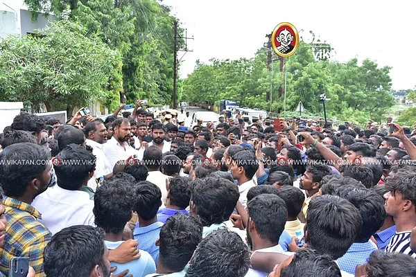 போராட்டத்தில் ஈடுபட்ட சமுதாய அமைப்பினர்