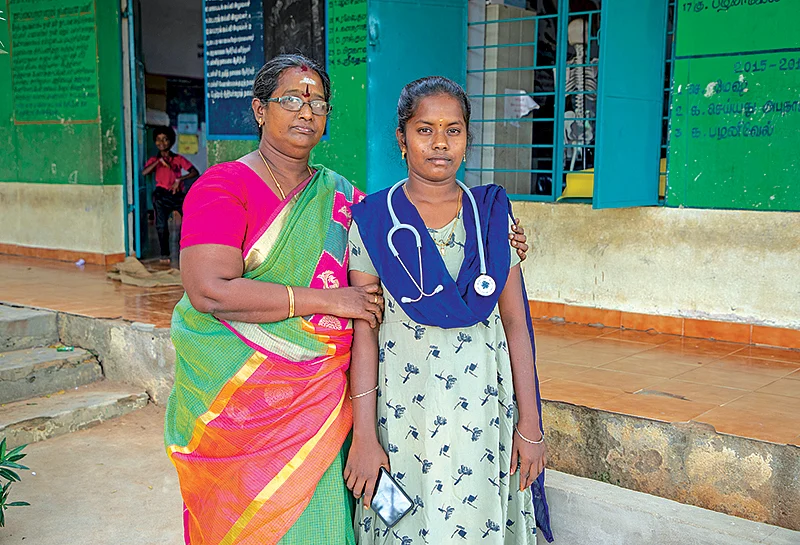 ஆசிரியர் வசந்தாவுடன்...