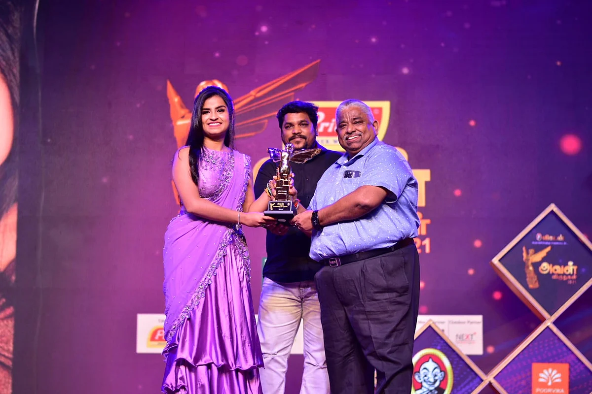 'வைரல் ஸ்டார்' விருது பெறும் ஷிவாங்கி!