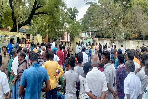 கிராம மக்கள் சாலைமறியல்